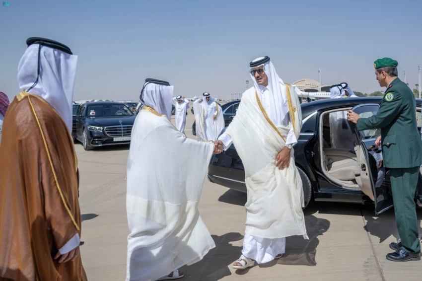 أمير قطر يغادر 