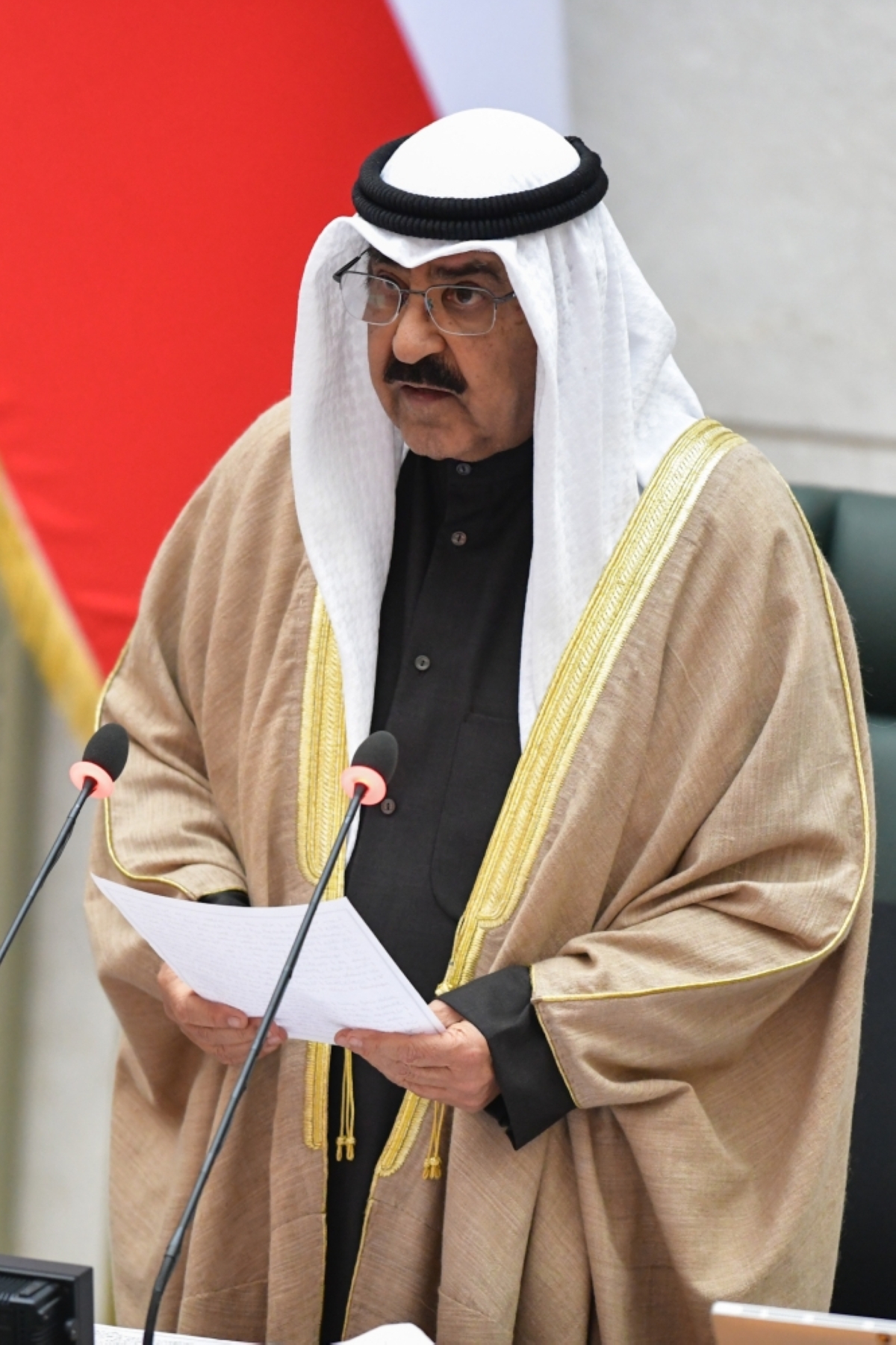  أمير الكويت يقبل استقالة الحكومة 