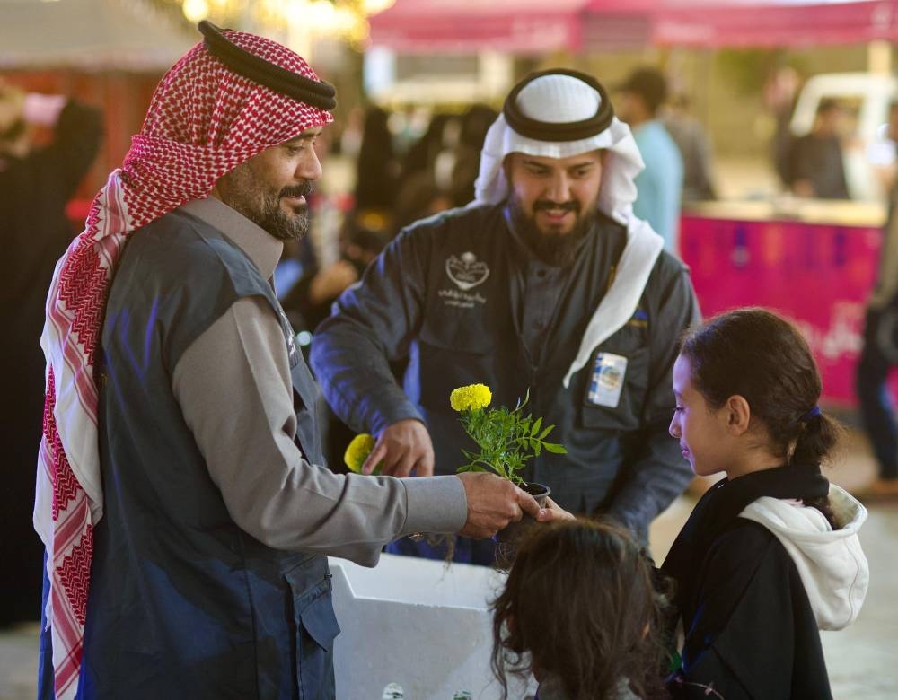 السواط يطلق مبادرة «تشجير» بمناسبة السعودية الخضراء