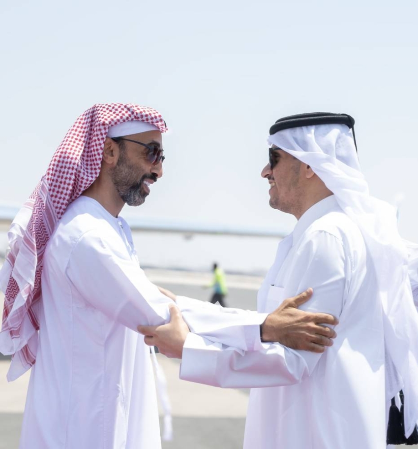 رئيس وزراء قطر ونائب حاكم أبوظبي يستعرضان علاقات التعاون الثنائي