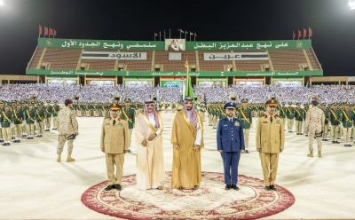 وزير الدفاع يشهد حفل خريجي كلية الملك عبدالعزيز