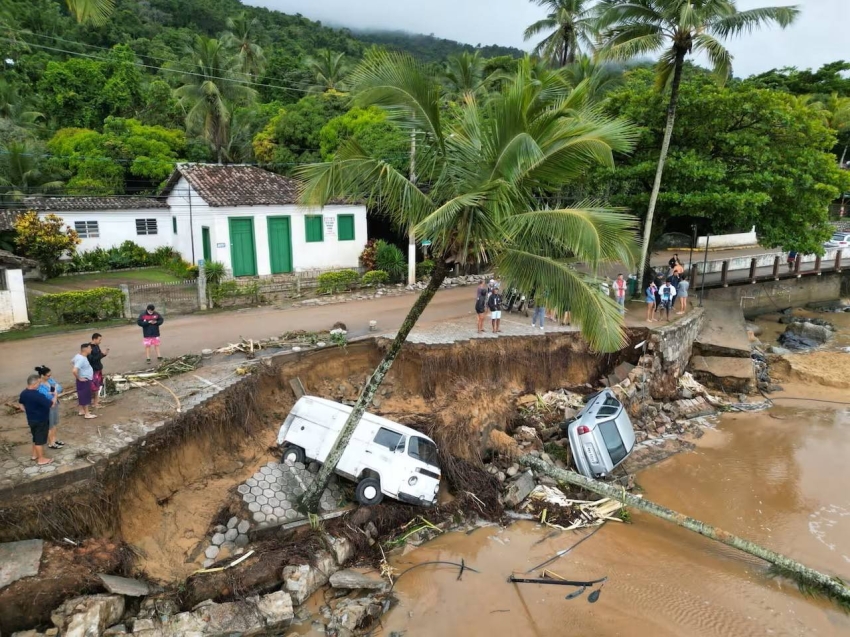 البرازيل : وفاة 10 أشخاص وفقدان العشرات جراء عواصف وفيضانات