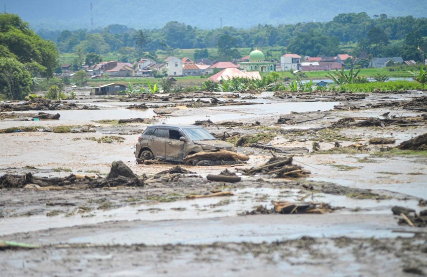 58 وفاة و35 مفقود حصيلة ضحايا الفيضانات في سومطرة الإندونيسية